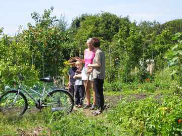Angela doing a fine job recruiting new allotmenteers!.